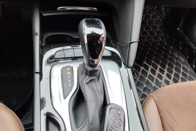 Used Buick Regal 2017 20T Luxury Model Gear Lever