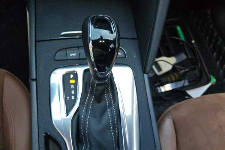 Used Buick Regal 2017 20T Luxury Model Gear Lever