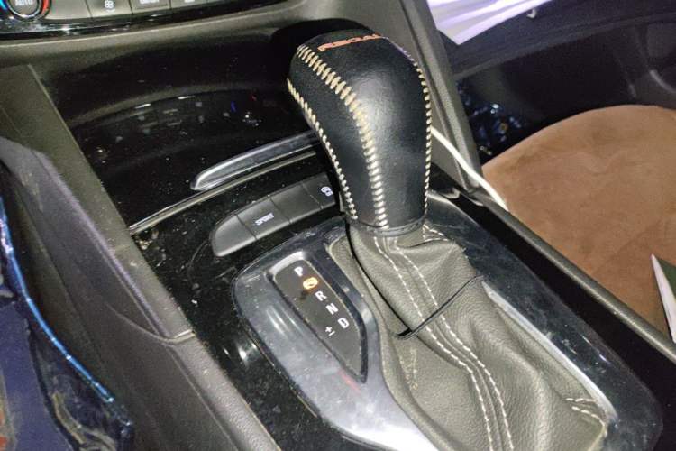 Used Buick Regal 2017 20T Luxury Model Gear Lever