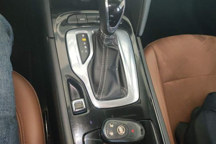 Used Buick Regal 2017 20T Elite Edition Gear Lever