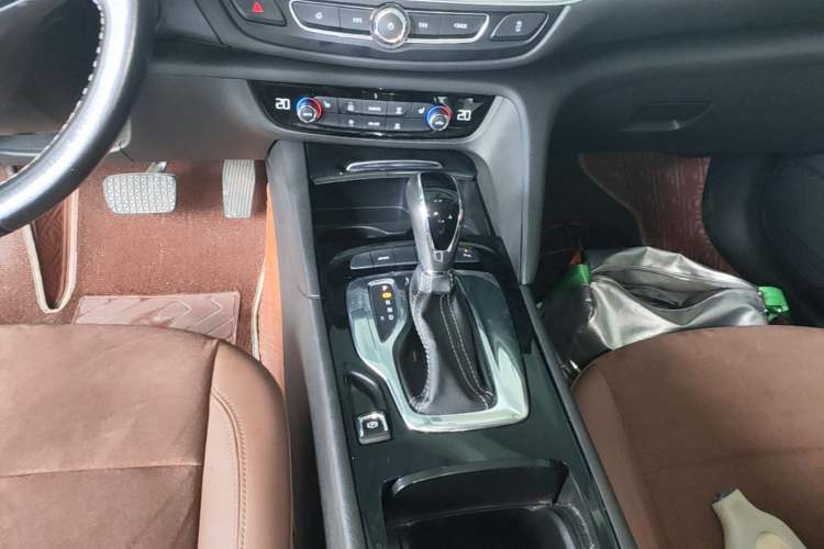 Used Buick Regal 2017 20T Elite Edition Gear Lever