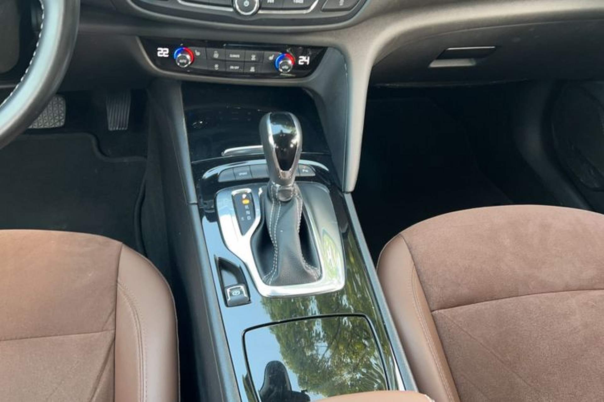 Used Buick Regal 2017 20T Luxury Model Gear Lever