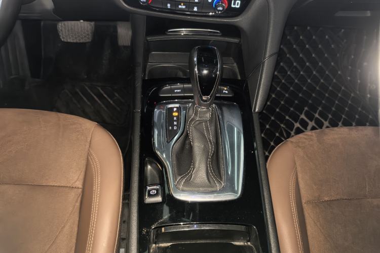 Used Buick Regal 2017 20T Luxury Model Gear Lever