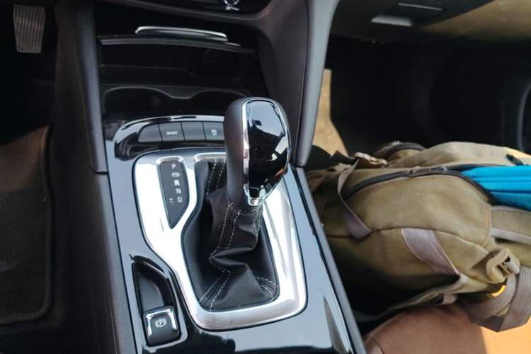 Used Buick Regal 2017 20T Elite Edition Gear Lever