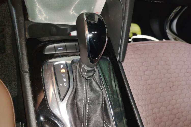 Used Buick Regal 2017 20T Luxury Model Gear Lever