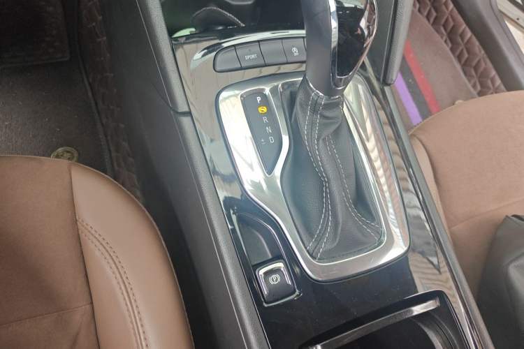 Used Buick Regal 2017 20T Elite Edition Gear Lever
