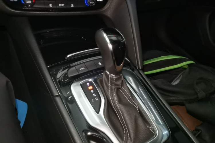 Used Buick Regal 2017 20T Elite Edition Gear Lever
