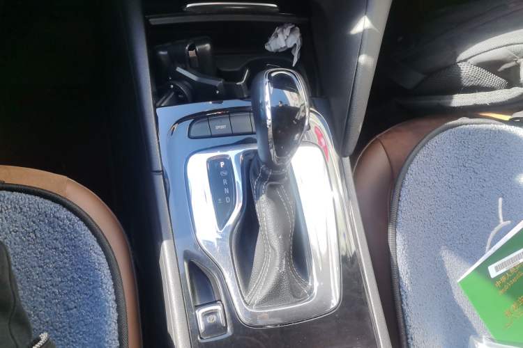 Used Buick Regal 2017 20T Elite Edition Gear Lever