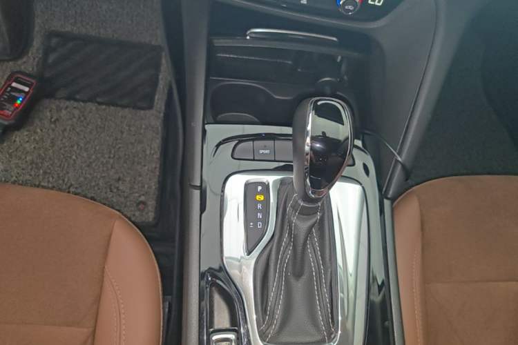 Used Buick Regal 2017 20T Luxury Model Gear Lever