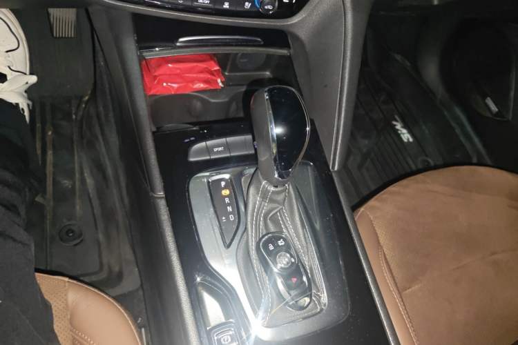 Used Buick Regal 2017 28T Luxury Edition Gear Lever
