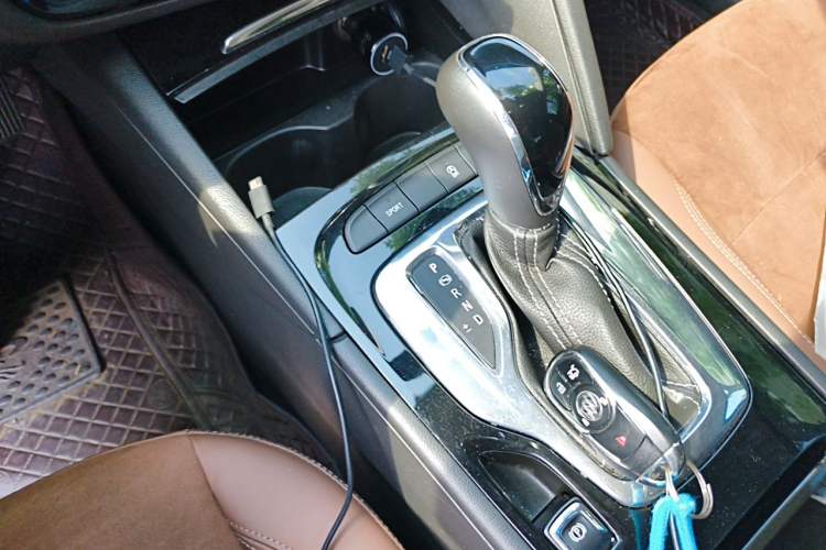 Used Buick Regal 2017 20T Luxury Model Gear Lever