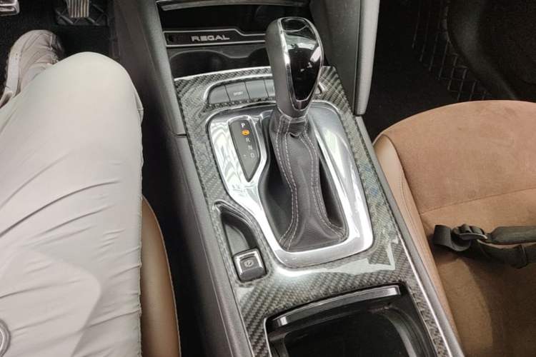 Used Buick Regal 2017 20T Elite Edition Gear Lever
