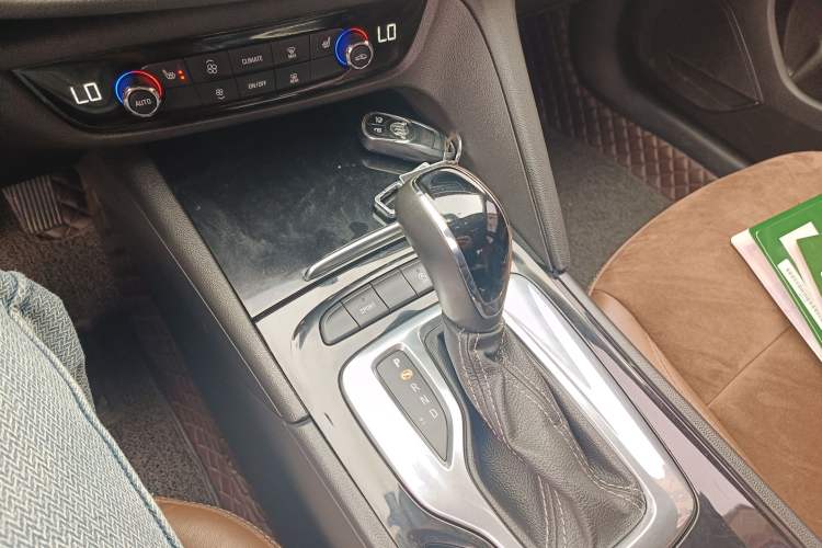 Used Buick Regal 2017 20T Elite Edition Gear Lever