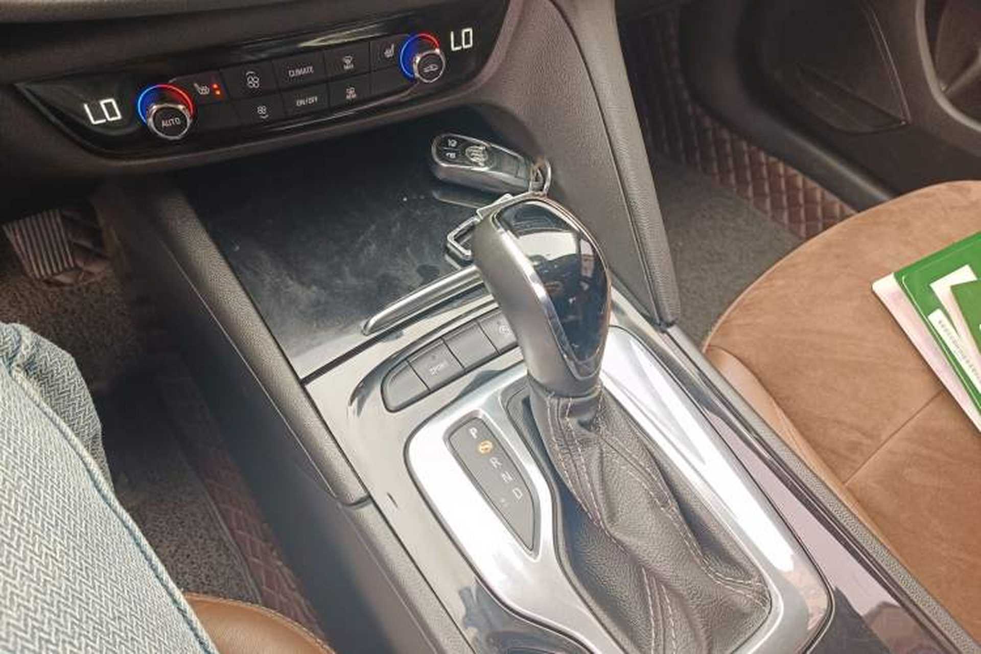 Used Buick Regal 2017 20T Elite Edition Gear Lever