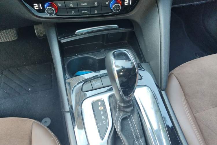 Used Buick Regal 2017 20T Elite Edition Gear Lever