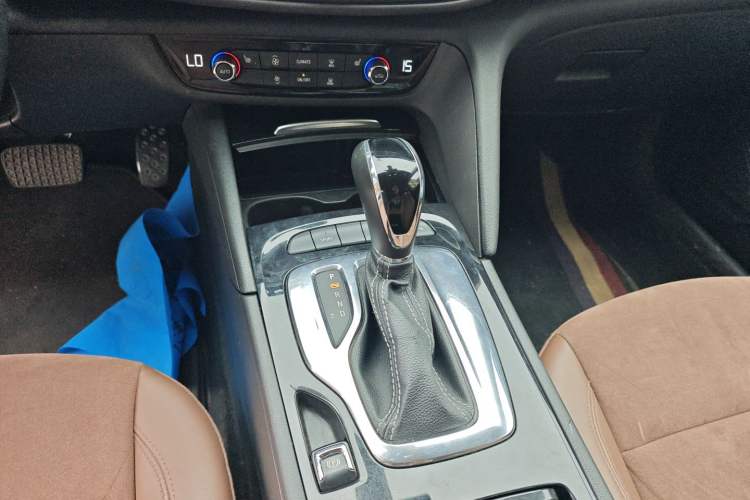 Used Buick Regal 2017 20T Elite Edition Gear Lever