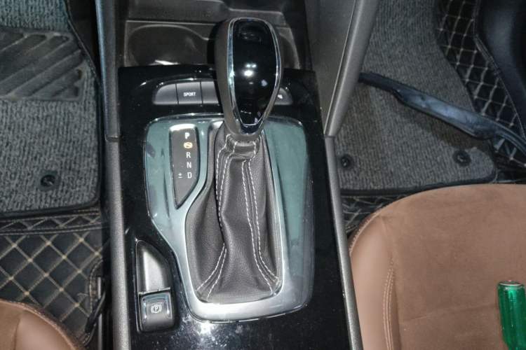 Used Buick Regal 2017 20T Elite Edition Gear Lever