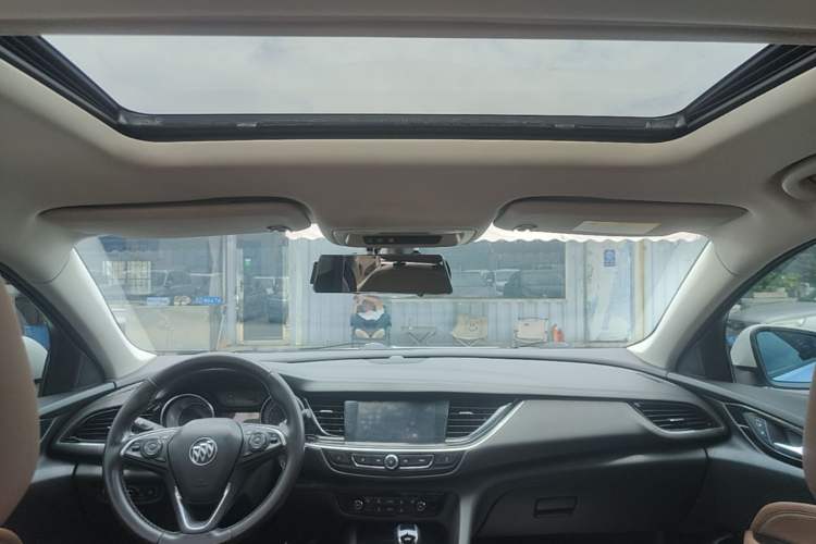 Used Buick Regal 2017 20T Elite Edition Headliner