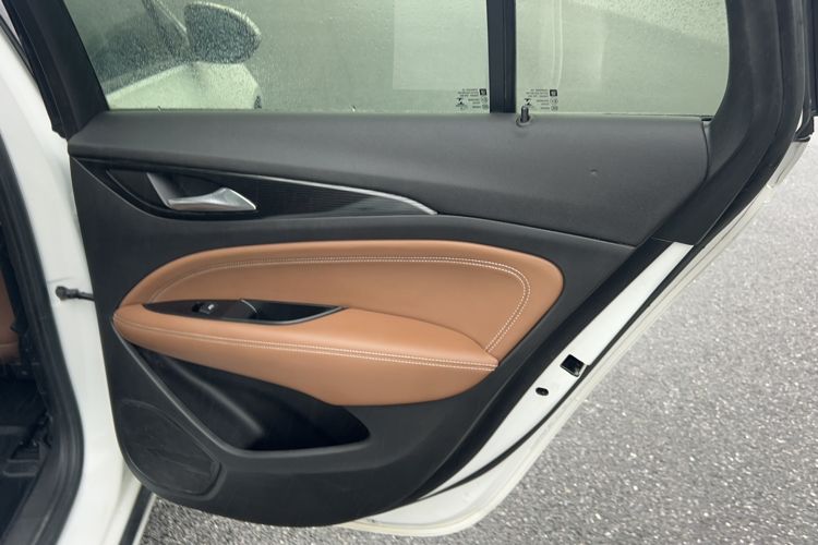 Used Buick Regal 2017 20T Luxury Model Interior 12