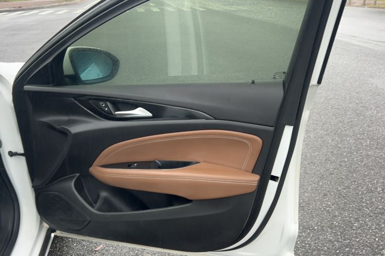 Used Buick Regal 2017 20T Luxury Model Interior 14