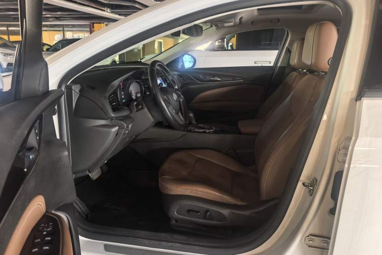 Used Buick Regal 2017 20T Luxury Model Interior 2