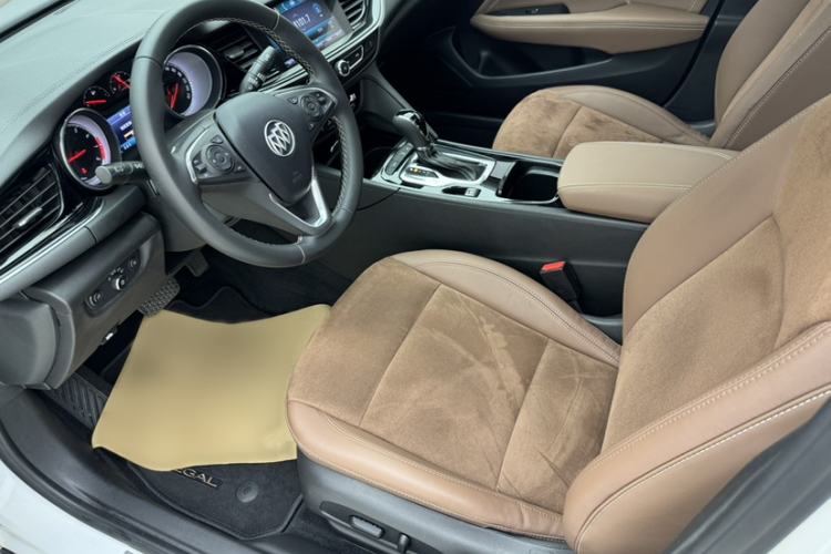 Used Buick Regal 2017 20T Luxury Model Interior 2