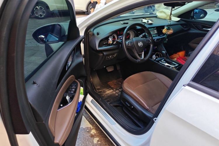 Used Buick Regal 2017 20T Elite Edition Interior 3