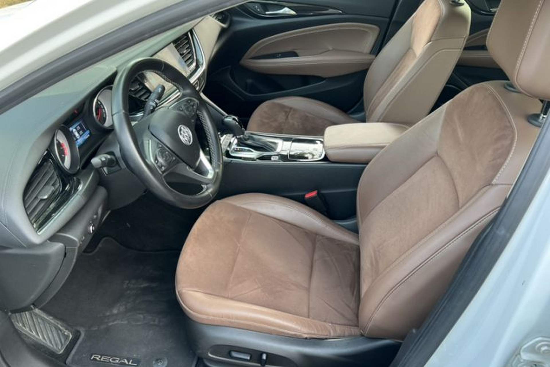 Used Buick Regal 2017 20T Luxury Model Interior 4