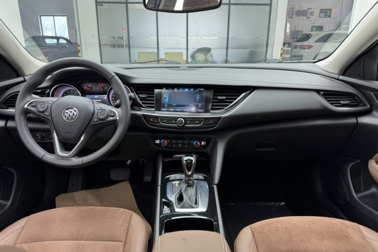 Used Buick Regal 2017 20T Luxury Model Interior 4