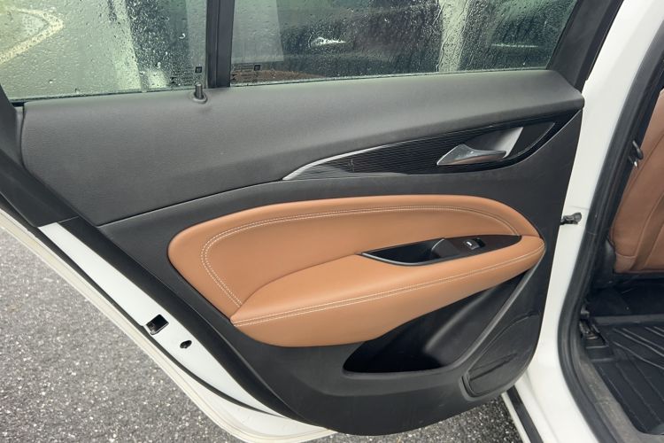 Used Buick Regal 2017 20T Luxury Model Interior 4