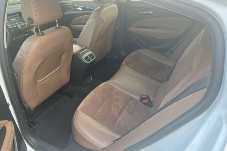 Used Buick Regal 2017 20T Luxury Model Interior 7