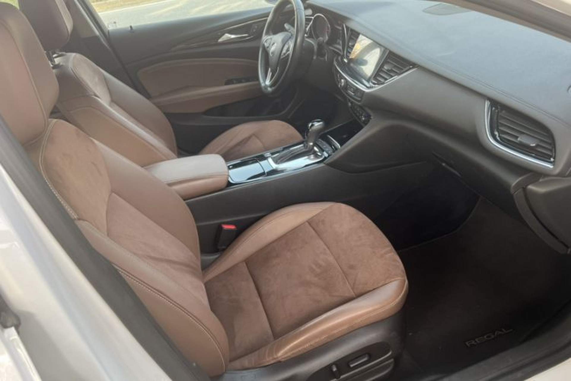 Used Buick Regal 2017 20T Luxury Model Interior 7