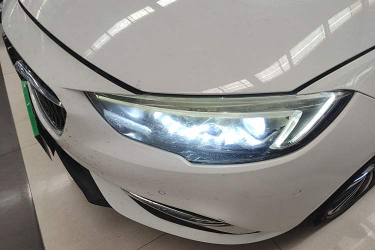 Used Buick Regal 2017 28T Luxury Edition Left Front Headlight