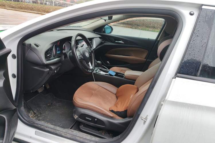 Used Buick Regal 2017 20T Elite Edition Left Front Seat