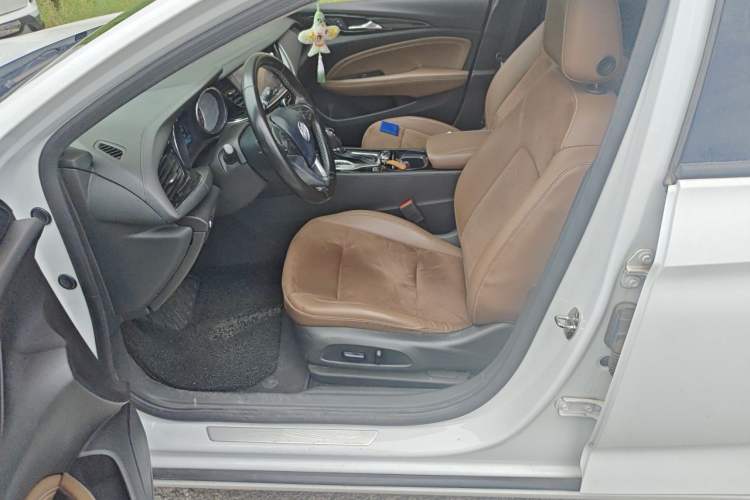 Used Buick Regal 2017 20T Elite Edition Left Front Seat