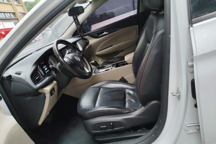 Used Buick Regal 2017 30H Luxury Version Left Front Seat