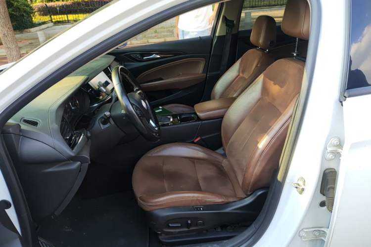 Used Buick Regal 2017 28T Luxury Edition Left Front Seat
