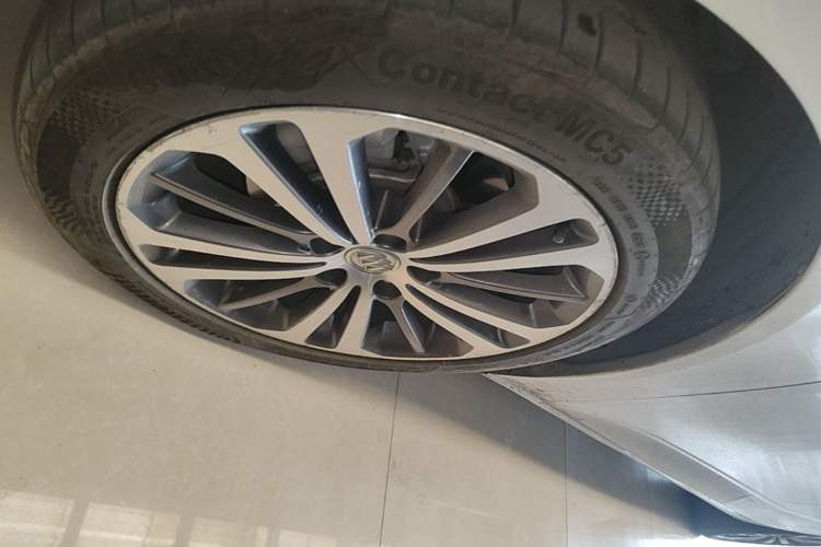Used Buick Regal 2017 28T Luxury Edition Left Front Wheel Hub