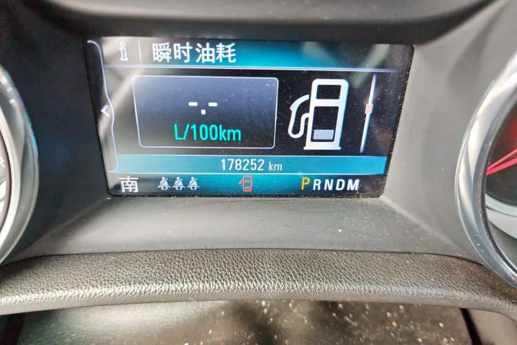 Used Buick Regal 2017 20T Luxury Model Odometer Close Up