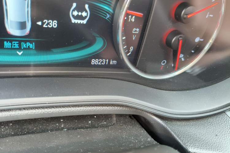 Used Buick Regal 2017 28T Prestige Model Odometer Close Up