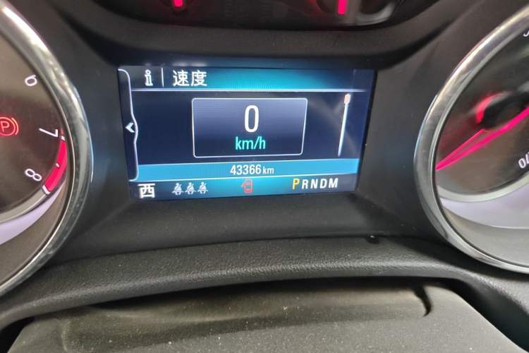 Used Buick Regal 2017 20T Elite Edition Odometer Close Up
