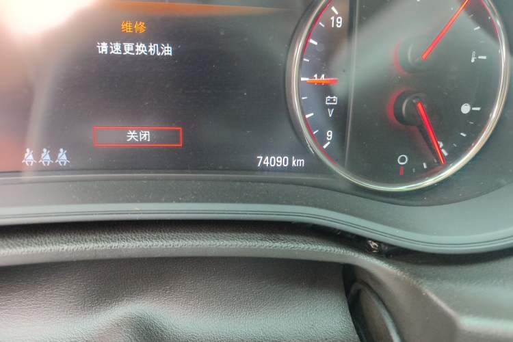 Used Buick Regal 2017 28T Prestige Model Odometer Close Up