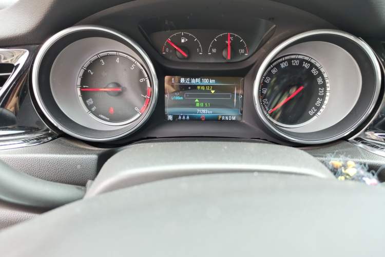 Used Buick Regal 2017 20T Elite Edition Odometer Close Up