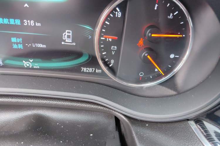 Used Buick Regal 2017 28T Luxury Edition Odometer Close Up
