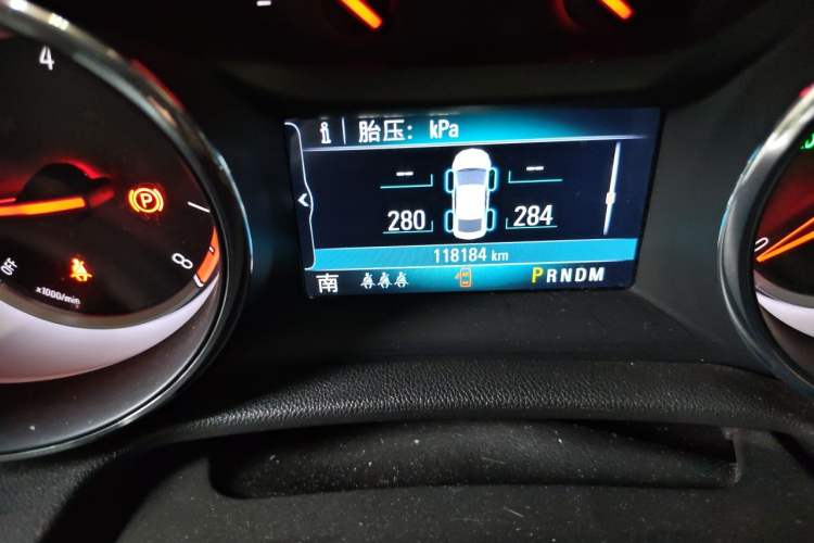 Used Buick Regal 2017 20T Elite Edition Odometer Close Up