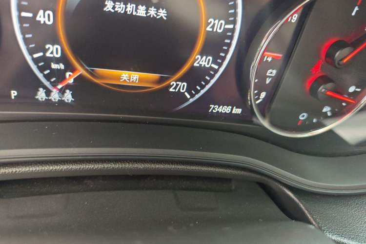 Used Buick Regal 2017 28T Luxury Edition Odometer Close Up