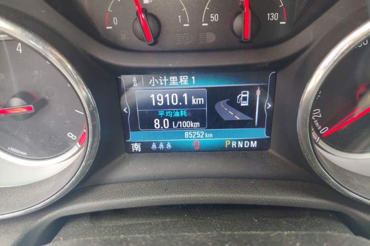 Used Buick Regal 2017 20T Elite Edition Odometer Close Up