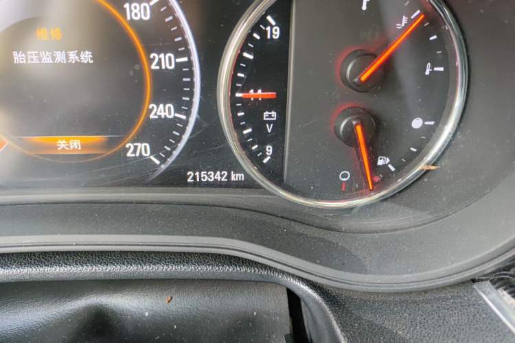 Used Buick Regal 2017 28T Luxury Edition Odometer Close Up