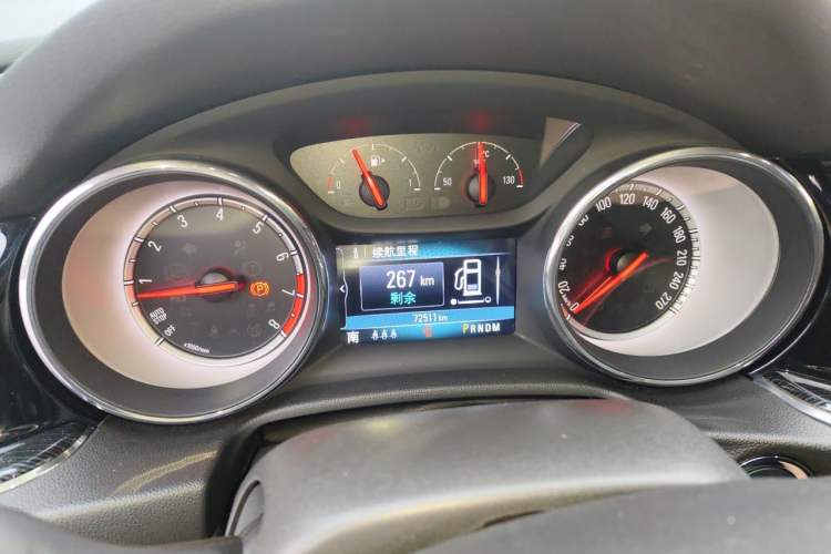 Used Buick Regal 2017 20T Elite Edition Odometer Close Up