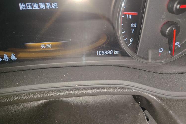 Used Buick Regal 2017 28T Prestige Model Odometer Close Up